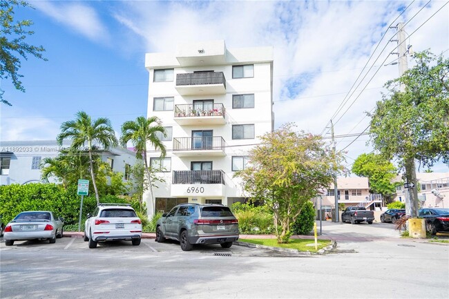 property at 6960 Rue Vendome