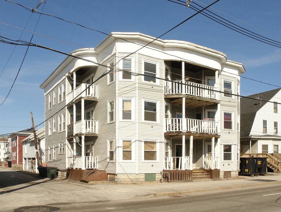 6 Unit House 3 floors in Manchester, NH - Foto de edificio