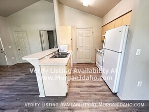 217 N Avenger Ln in Boise, ID - Building Photo - Building Photo