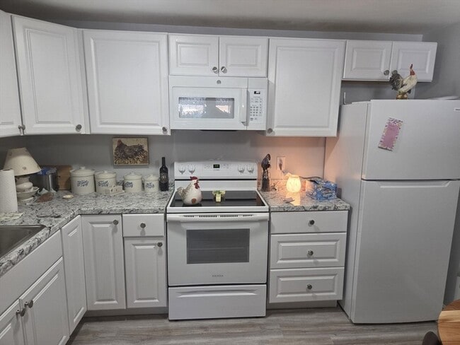 176 Maple Ave, Unit 2-1 in Rutland, MA - Building Photo - Building Photo