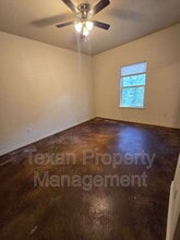 3705 Mandy Dr in Granbury, TX - Foto de edificio - Building Photo