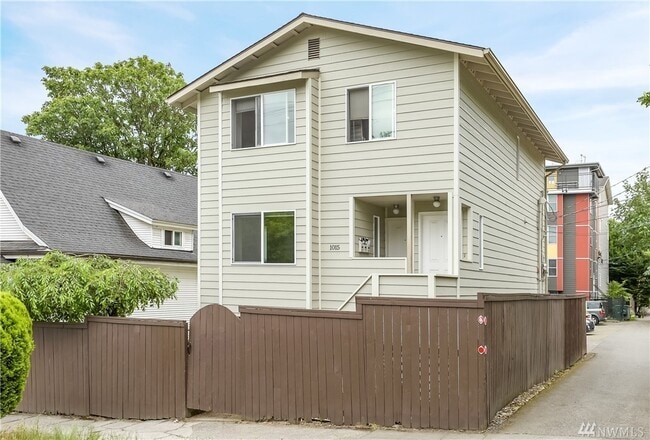 1015 E Jefferson St, Unit A in Seattle, WA - Building Photo - Building Photo