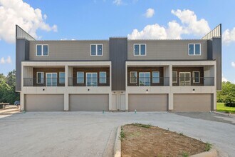 1985 Vale Ave in Fayetteville, AR - Building Photo - Building Photo