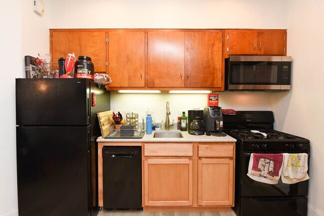 2821 W Shakespeare Ave, Unit 2F in Chicago, IL - Building Photo - Building Photo