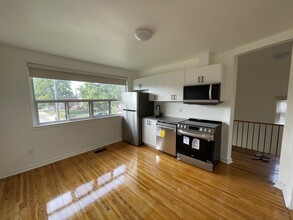 17 Woodenhill Ct in Toronto, ON - Building Photo - Building Photo