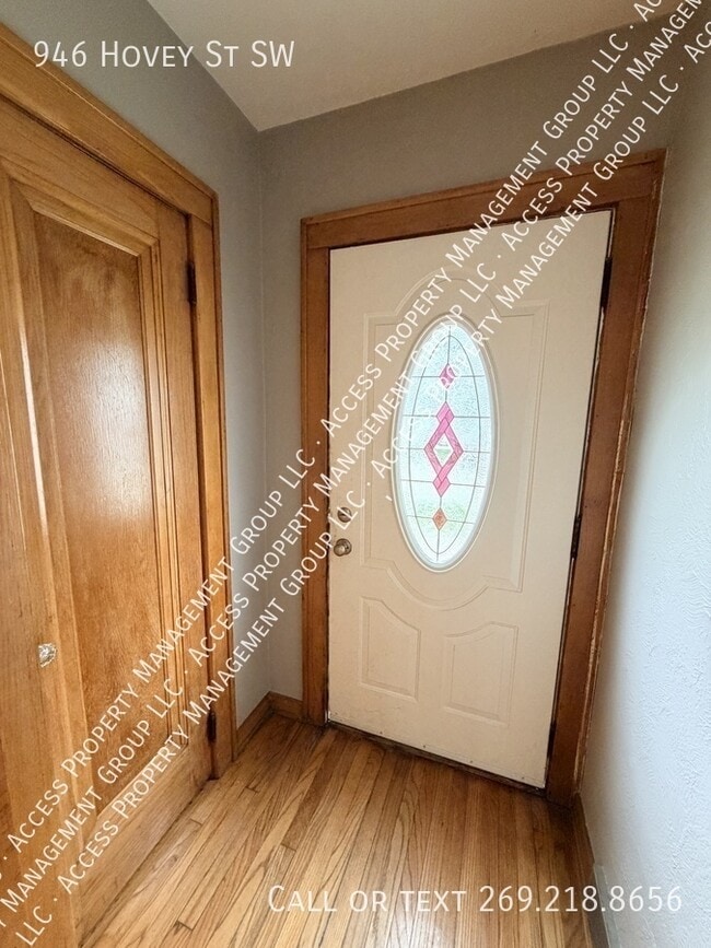 946 Hovey St SW in Grand Rapids, MI - Building Photo - Building Photo