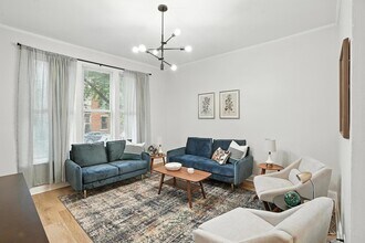 1116 W Roscoe St in Chicago, IL - Building Photo - Building Photo