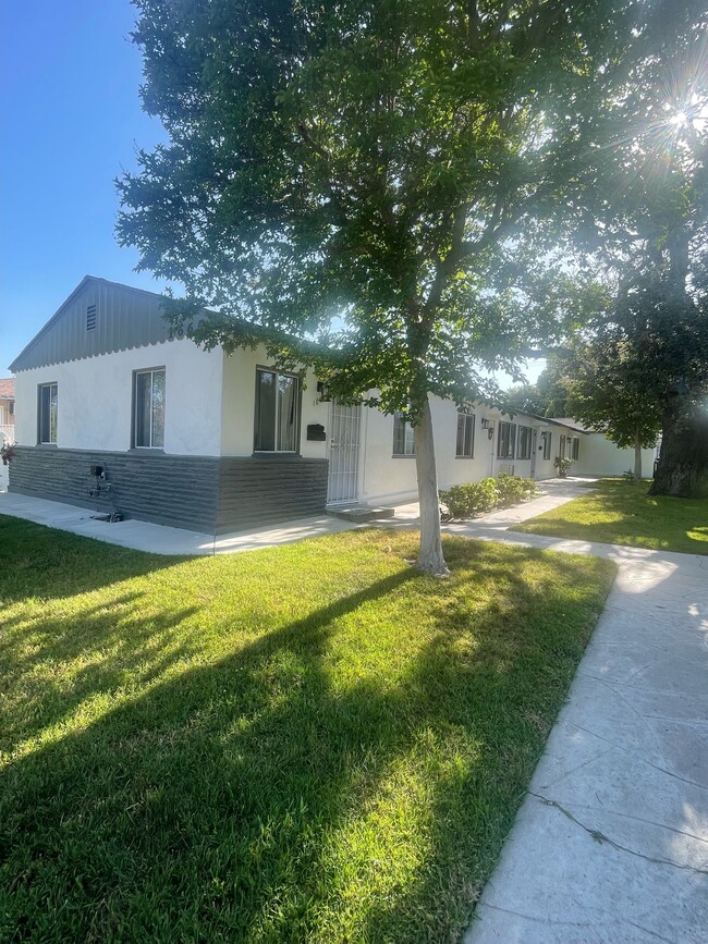 1669 N Hollywood Way, Unit 1669