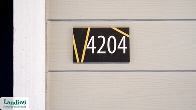 14006 Potranco Rd in San Antonio, TX - Foto de edificio - Building Photo