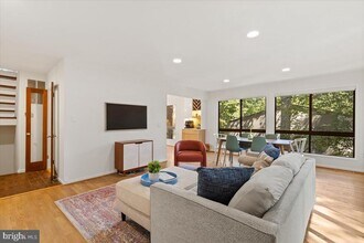 9411 Fernwood Rd in Bethesda, MD - Building Photo - Building Photo