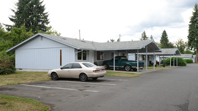 Cedar Park Apartments in Vancouver, WA - Building Photo - Building Photo