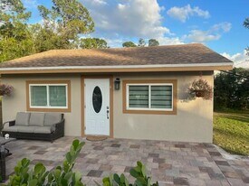 16355 Downers Dr E in The Acreage, FL - Building Photo