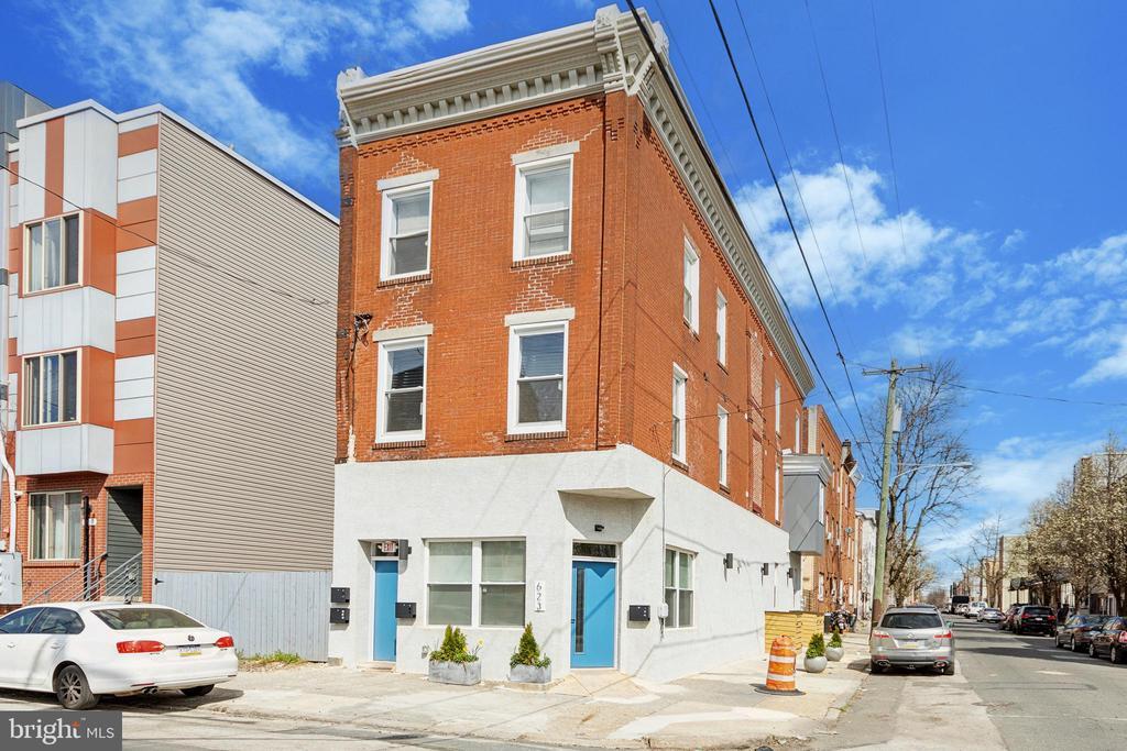 623 W Oxford St in Philadelphia, PA - Building Photo