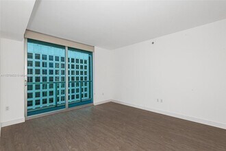 500 Brickell Ave in Miami, FL - Building Photo - Building Photo
