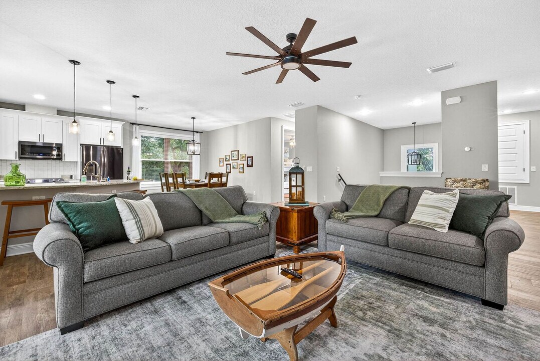 1826 Beachway Ln in Odessa, FL - Building Photo