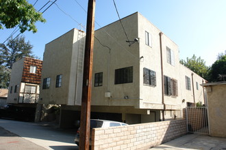 5729 Hazeltine Ave in Van Nuys, CA - Building Photo - Building Photo