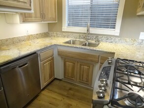 653 7th St, Unit 653 in Hermosa Beach, CA - Building Photo - Building Photo