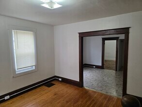 1201 S Farwell St, Unit 1201 in Eau Claire, WI - Building Photo - Building Photo