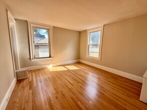 31 Park St, Unit 2 in Medford, MA - Foto de edificio - Building Photo