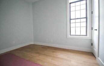 6702 60th St, Unit 1 in Ridgewood, NY - Foto de edificio - Building Photo