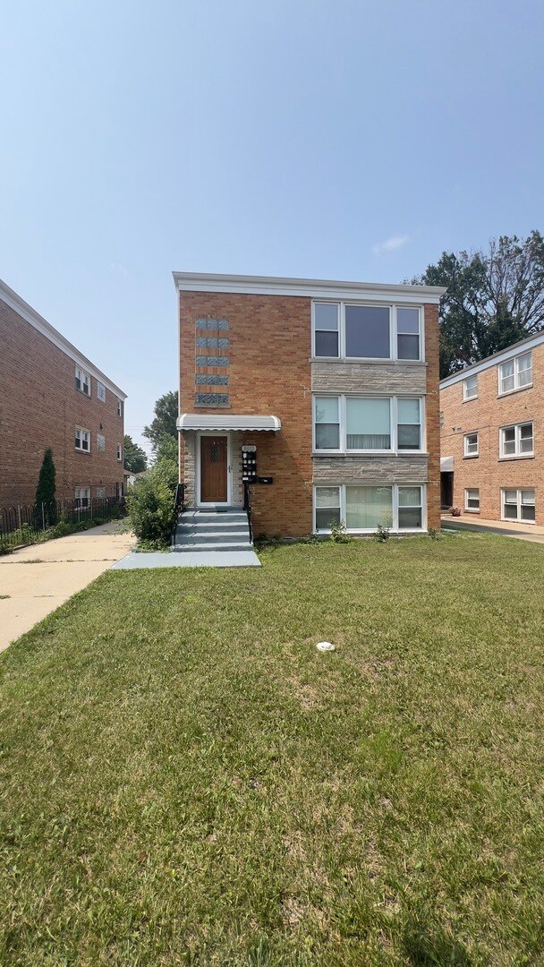 8052 N Oriole Ave in Niles, IL - Building Photo - Building Photo