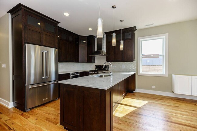 2612 W Fullerton Ave in Chicago, IL - Building Photo - Building Photo