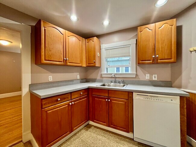 54 Lewis Ave in Arlington, MA - Building Photo - Building Photo