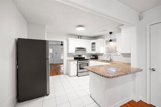 934 E 52nd St in Austin, TX - Building Photo - Building Photo