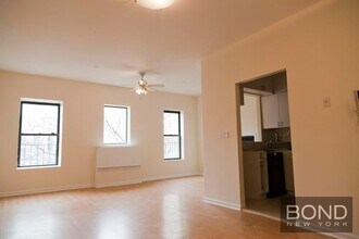 342 W 47th St in New York, NY - Building Photo - Building Photo