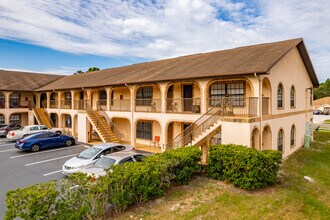 4367 Millwood Rd in Spring Hill, FL - Foto de edificio - Building Photo