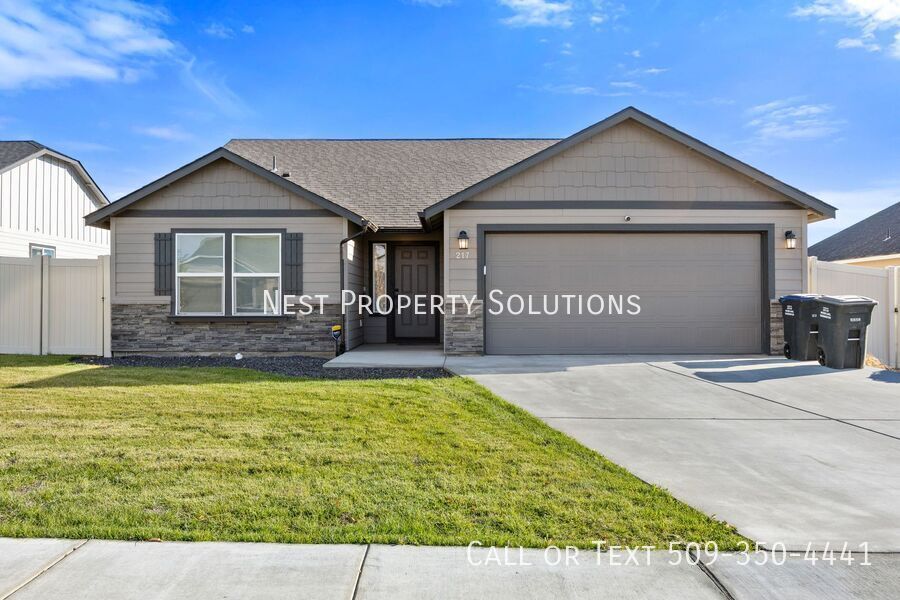 217 Royal Palm Dr in Moses Lake, WA - Building Photo