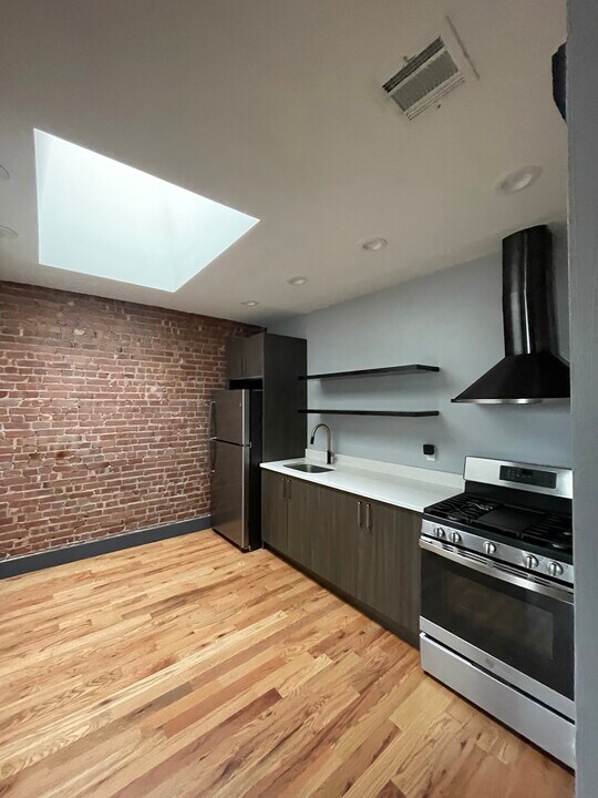 334 Palisade Ave, Unit 2R in Jersey City, NJ - Building Photo