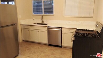 6133 Cashio St in Los Angeles, CA - Building Photo - Building Photo