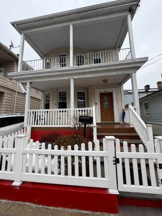 267 Ackerman Ave in Clifton, NJ - Building Photo