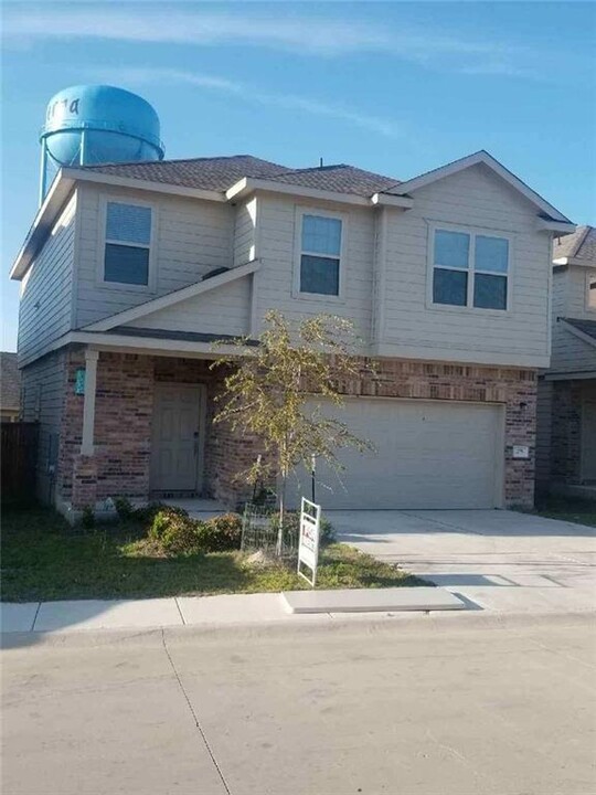 275 Circle Wy in Jarrell, TX - Foto de edificio