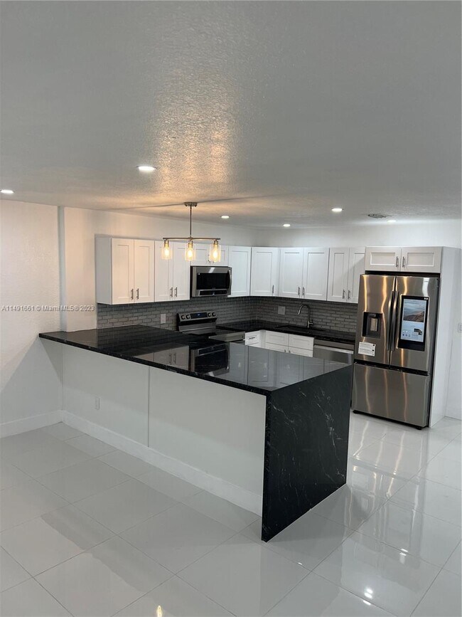 2010 NW 60th Ave, Unit 2010 in Sunrise, FL - Building Photo - Building Photo