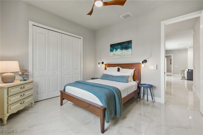 5240 Tower Dr in Cape Coral, FL - Building Photo - Building Photo