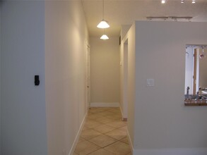 714 Gardens Dr, Unit 205 in Pompano Beach, FL - Building Photo - Building Photo