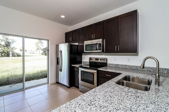 530 Imperial Pl in Kissimmee, FL - Building Photo - Building Photo