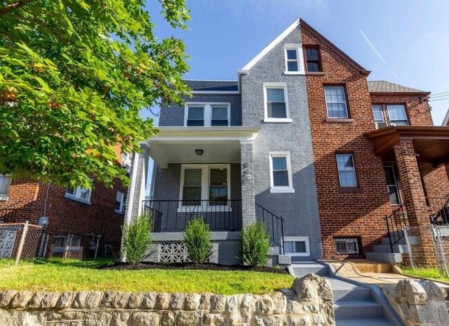 property at 521 Powhatan Pl NW