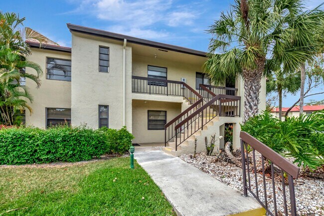 21214 Lago Cir in Boca Raton, FL - Building Photo - Building Photo