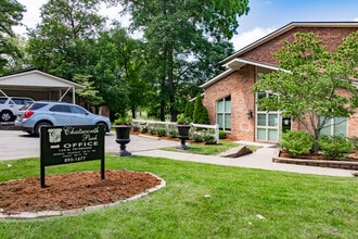 Chatsworth Park Apartments in Louisville, KY - Foto de edificio - Building Photo