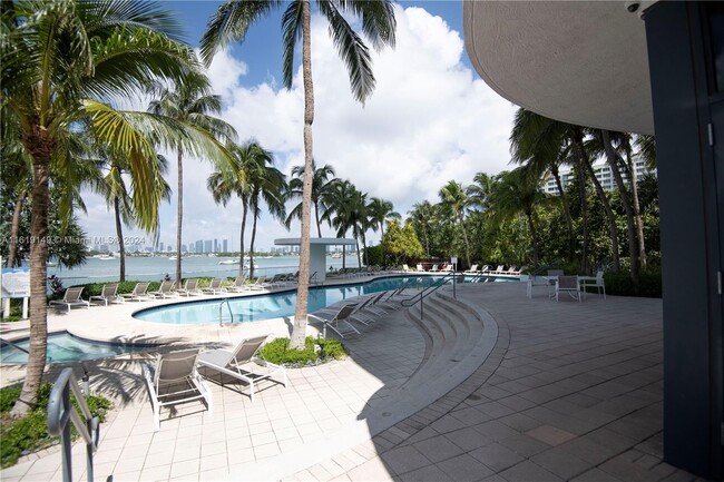 1330 West Ave, Unit 803 in Miami Beach, FL - Building Photo - Building Photo