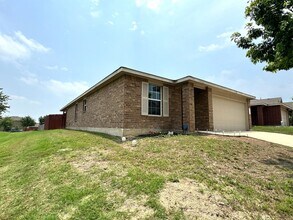 204 Pine Arbol in Buda, TX - Building Photo - Building Photo