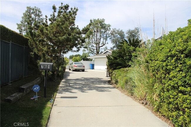 761 W Country Hills Dr in La Habra, CA - Building Photo - Building Photo