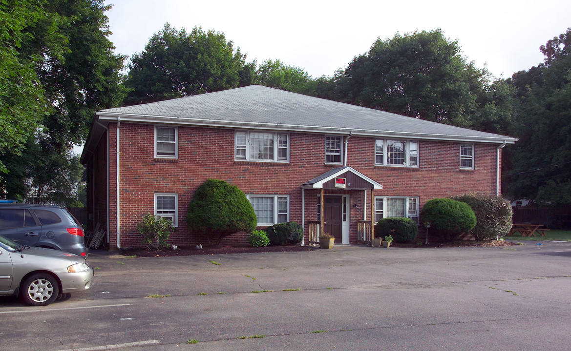 46 Cottage St in Mansfield, MA - Building Photo