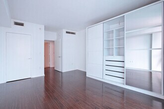 500 Brickell Ave, Unit 3604 in Miami, FL - Foto de edificio - Building Photo