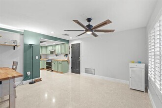 320 Lake Maggiore Blvd S in St. Petersburg, FL - Building Photo - Building Photo