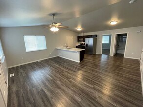 1550 N Tinitun Cir in Wasilla, AK - Building Photo - Building Photo