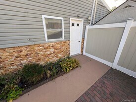 318 Claremont Ave in West Babylon, NY - Building Photo